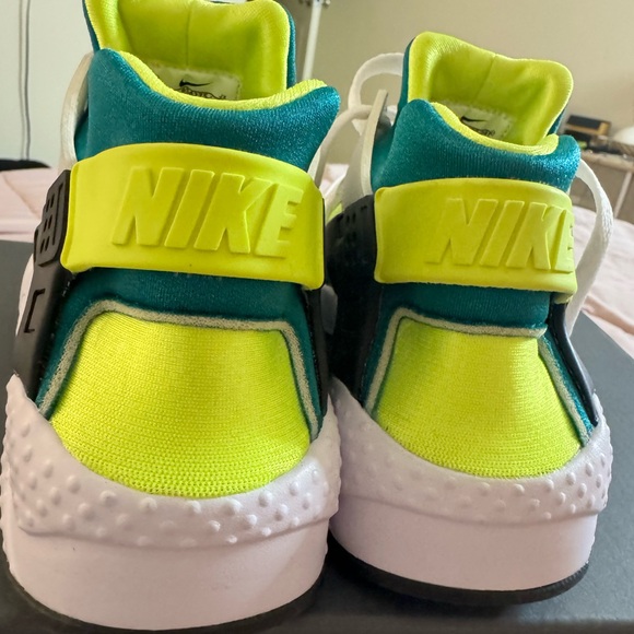 Big Kids Nike Huarache Run Size 4Y Like New! - Picture 4 of 5